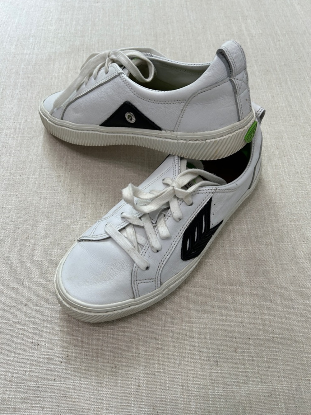 Cariuma Catiba White Leather Sneakers Women’s 8.5 Retro Active Leisure